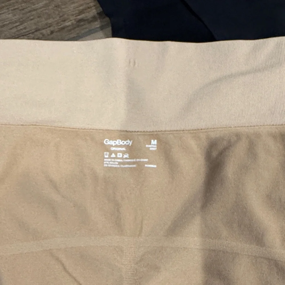 GAP gapbody Women's Beige and Black Shapewear shaping brief nwot - Picture 5 of 6